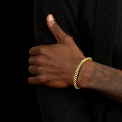 Model wearing a 3mm gold byzantine chain bracelet